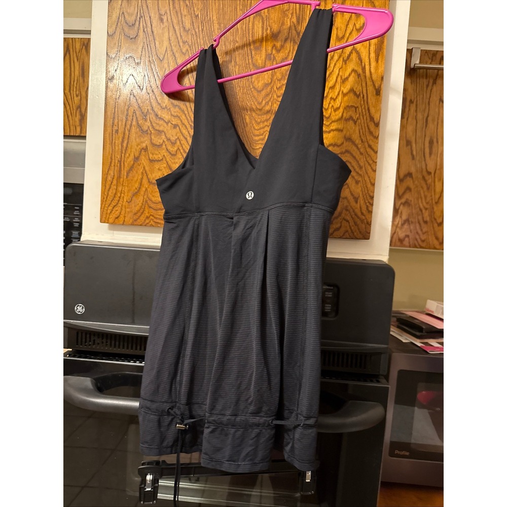 Lululemon Athletica Black Deep V-Neck Drawstring Hem Striped Tank Top Womens
